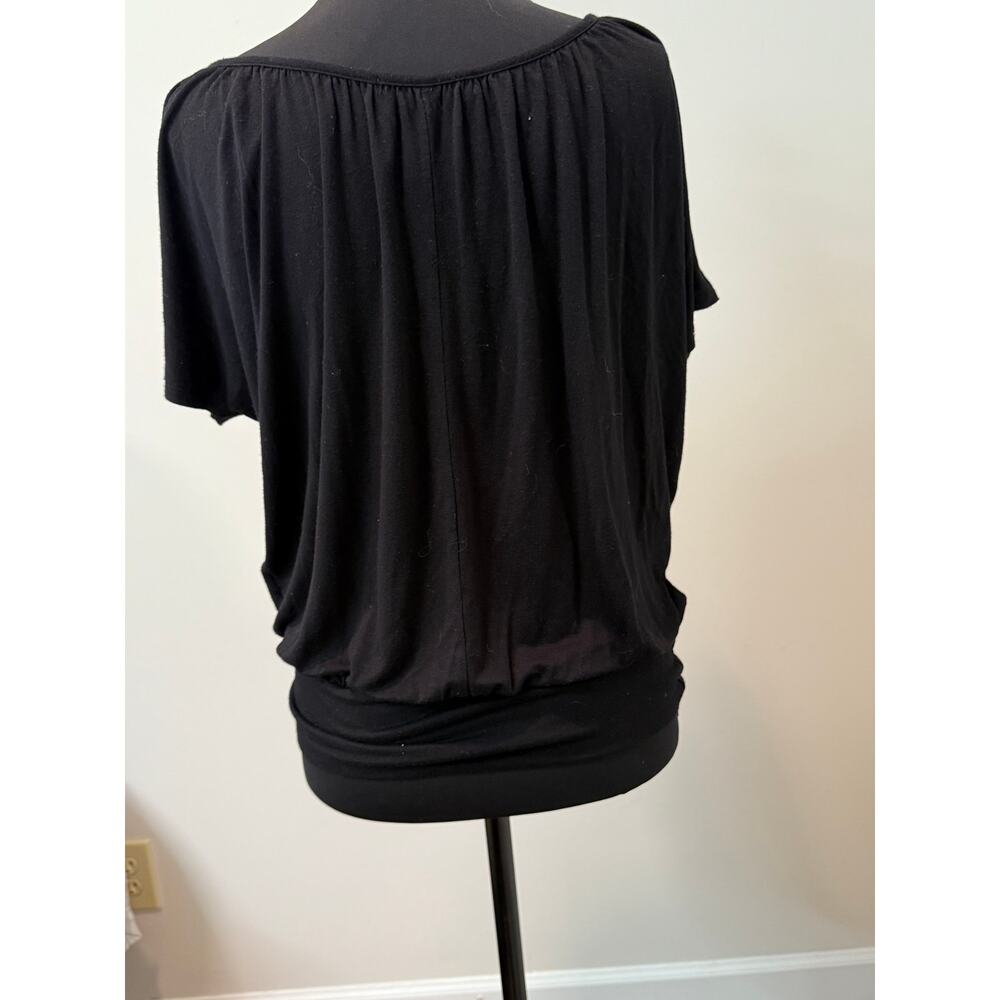 Pleione Short sleeve split shoulder top in black